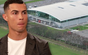 Bị Ronaldo chê bai, MU quyết tu sửa đại bản doanh