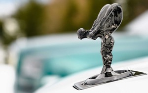 Chuyện 'thâm cung bí sử' về biểu tượng 'thiếu phụ bay' của Rolls-Royce: Vợ của quý tộc, suýt lấy cảm hứng từ Nike