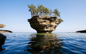 Quân đội Mỹ bắn hạ vật thể bay không xác định trên hồ Huron