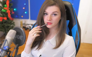 Ăn mặc, trang điểm như con gái, nam streamer bất ngờ bị cấm kênh khi tự chạm vòng một của chính mình