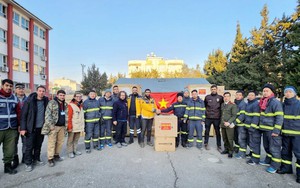 Động đất tại Thổ Nhĩ Kỳ và Syria: Đoàn Việt Nam trao tặng 2 tấn thiết bị y tế cho Thổ Nhĩ Kỳ