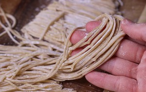 Tổ chức Y tế Thế giới (WHO) cảnh báo ngừng ăn loại mì có thể gây ung thư gan, đừng tiếc rẻ mà nên bỏ ngay