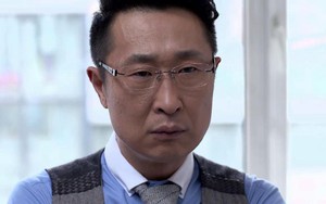 Nam diễn viên này từng bị chỉ trích vì dạy con theo kiểu "xấu xí, độc đoán", sau 7 năm anh thay đổi khiến ai cũng ngỡ ngàng