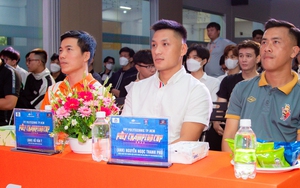 Hồ Văn Ý đồng hành cũng giải đấu futsal sinh viên