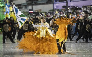  Lễ hội Carnival lớn nhất Brazil sôi động trở lại