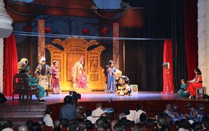 Sân khấu kịch nỗ lực đổi mới sau mùa Tết bội thu