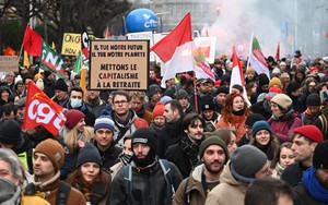 Pháp đối mặt làn sóng đình công phản đối cải cách lương hưu