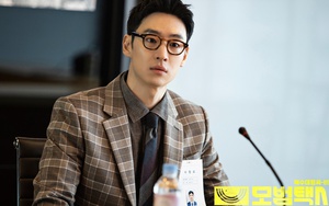 Nam chính phim Taxi Driver 2 bị 'quấy rối tình dục công khai'