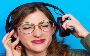 Đeo tai nghe nhiều có tác hại gì không ?