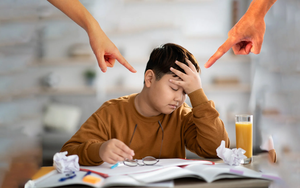 Cảnh sát phát hiện cậu bé 14 tuổi lang thang ở đường giữa đêm, hỏi ra mới biết lỗi lầm nhiều phụ huynh mắc phải: Đừng ép con thành người bạn muốn!