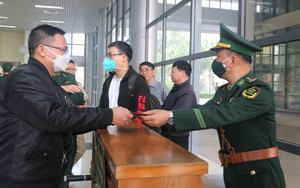 Quảng Ninh: Ngày đầu khôi phục hoạt động xuất, nhập cảnh qua cặp cửa khẩu Móng Cái-Đông Hưng