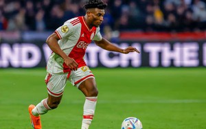 Van Basten ám chỉ MU 'mua nhầm' tiền vệ cánh từ Ajax