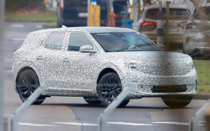 Lộ ảnh xe điện bí ẩn của Ford ngang tầm VF8, Ioniq 5: Chạy 500km mỗi lần sạc, vỏ Mỹ ruột Đức