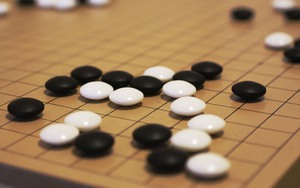 Người chiến thắng máy trong bộ môn cờ vây, nhưng vẫn phải nhờ sự trợ giúp của máy tính