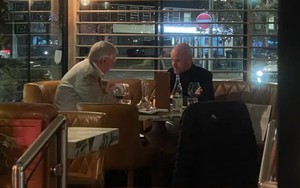 Tin nóng bóng đá sáng 22/2: Ten Hag ăn tối cùng Sir Alex trước trận MU - Barca