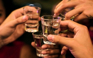 Thứ nhiều người biết không tốt nhưng vẫn uống, là nguyên nhân 'tàn phá' dạ dày