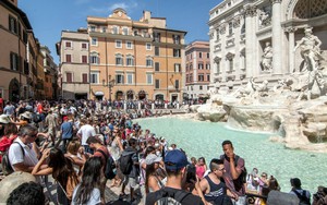 Du khách phơi bày sự thật đằng sau điểm du lịch nổi tiếng nước Ý: Chật cứng người ở mọi hướng, không muốn đợi phải đến từ... 2 giờ sáng