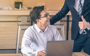 Sếp đột nhiên hỏi 'Nếu công ty nợ lương, em có tiếp tục làm việc không?' Người EQ cao không trả lời CÓ hoặc KHÔNG, mà khôn ngoan đáp bằng cách này 