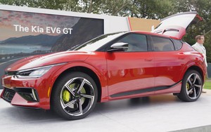 Bỏ triển lãm dồn tiền cho sự kiện VIP: Honda, Kia ra mắt xe cùng Bentley, Porsche để tiếp cận nhà giàu