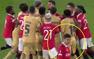 Bất ngờ trước phản ứng của Casemiro khi đồng đội xô xát với Barca
