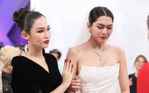 Thí sinh Hoa hậu Chuyển giới Việt Nam ném hoa của nhà tài trợ