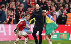 Huyền thoại MU muốn Ten Hag 'từ chức' sau điệu nhảy khó đỡ cùng học trò