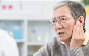 Cơ thể bị lão hóa sẽ có "2 lớn - 2 nhỏ": Lưu ý dấu hiệu ở bộ phận quen thuộc nhất nhưng lại thường bị bỏ qua