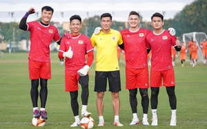 Thủ môn Bùi Tiến Dũng tích cực 'luyện công' để cạnh tranh với Patrik Lê Giang