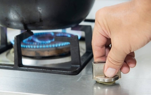 Bật bếp gas mãi không thấy lên, ngoài dung tích bình gas hãy kiểm tra ngay bộ phận này