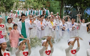 Hơn 100 y bác sĩ Bệnh viện Hùng Vương hoá thân thành ca sĩ, người mẫu