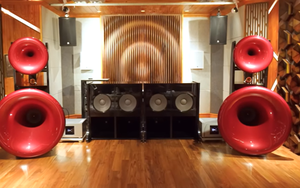 Đại gia Hà Nội chi hơn 23 tỷ đồng cho dàn loa đặt trong nhà, giá một sợi dây điện nghe qua đã choáng 