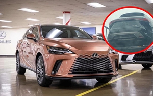 Lexus RX 2023 lộ diện ‘trần trụi’ ở Việt Nam: Bản tiêu chuẩn bóng bẩy, giá dự kiến rẻ hơn GLE 1 tỷ đồng