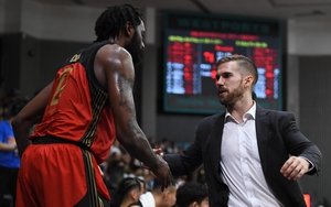 Phục thù thành công Hong Kong Eastern, HLV Saigon Heat khen ngợi tinh thần chiến đấu của các học trò