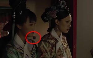 Chỉ có kính hiển vi mới soi nổi loạt 'sạn' Chân Hoàn truyện này: Từ điện thoại đến ổ điện rồi nhân viên đoàn phim, bạn thấy hết chưa?