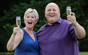 Cặp đôi trúng số gần 4,2 nghìn tỷ đồng nhưng ly hôn sau hơn 1 năm, bị gia đình và bạn bè “cạch mặt”