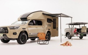 Toyota Hilux đắp thêm cả tỷ đồng biến thành nhà di động: Có đủ phòng ngủ, nhà tắm và cửa sổ trời 'ngàn sao'