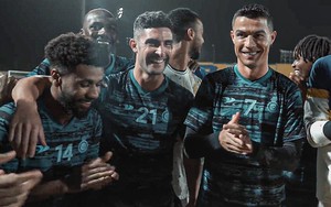 Al Nassr tặng bánh sinh nhật đặc biệt cho Ronaldo ngay trên sân tập