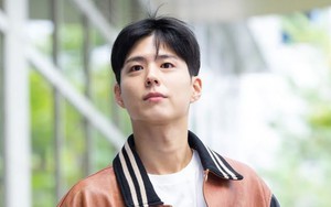 Hành động thời trung học của Park Bo Gum gây chú ý