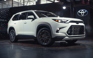 Ra mắt Toyota Grand Highlander 2023: Chuẩn ao ước của gia đình với hàng 3 siêu rộng, cốp vừa 7 vali