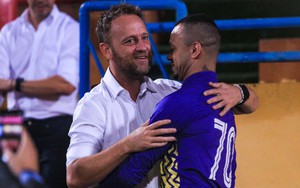 HLV đội tuyển Thái Lan bất ngờ đến sân theo dõi trận Hà Nội FC đấu với CLB CAHN