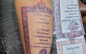 Quá 'cuồng vợ', người đàn ông đã xăm giấy đăng ký kết hôn lên tay để tặng vợ dịp lễ tình nhân Valentine