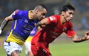 Văn Hậu chơi 'hết chân', quyết liệt nhưng vẫn nhận trái đắng trước Hà Nội FC 
