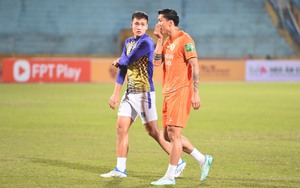 Văn Hậu gặp lại đồng đội cũ ở Hà Nội, tâm sự 'nhẹ' với Thành Chung