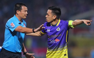 Hà Nội thắng CAHN, Văn Quyết nhận xét bất ngờ về trọng tài