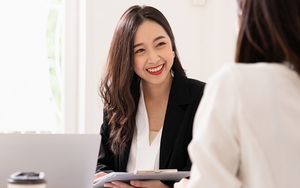 Hỏi ứng viên có 23 ngọn nến, thổi tắt 15 ngọn vậy còn lại bao nhiêu? Người trả lời 8 lập tức bị loại, cô gái 9x có câu trả lời thông minh được nhận ngay tại chỗ