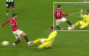 Bruno Fernandes 'may mắn' thoát thẻ đỏ sau pha phạm lỗi nguy hiểm với thủ môn Betis