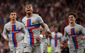 VAR giúp Barcelona thắng kịch tính phút cuối, xây chắc ngôi đầu bảng