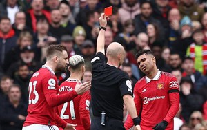 Casemiro bị treo giò 4 trận, CĐV MU lo sốt vó với cặp tiền vệ trung tâm 'McFred'