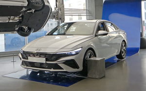 Hyundai Elantra 2024 giá quy đổi 360 triệu đồng: Nâng cấp nhiều thế này thì K3, Civic phải dè chừng, về Việt Nam là chuyện sớm muộn