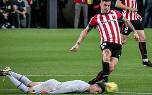 Gavi phòng ngự ‘cảm tử’ như Vidic ở MU, khiến CĐV Barca lo lắng tột độ